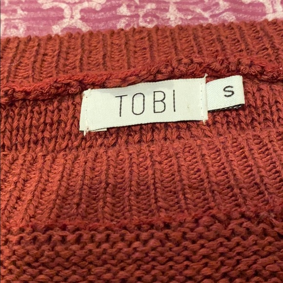 Red sweater - Picture 3 of 3